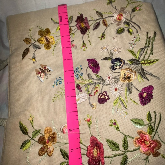 Leslie Fay Accessories Embroidered flowers - Picture 2 of 6